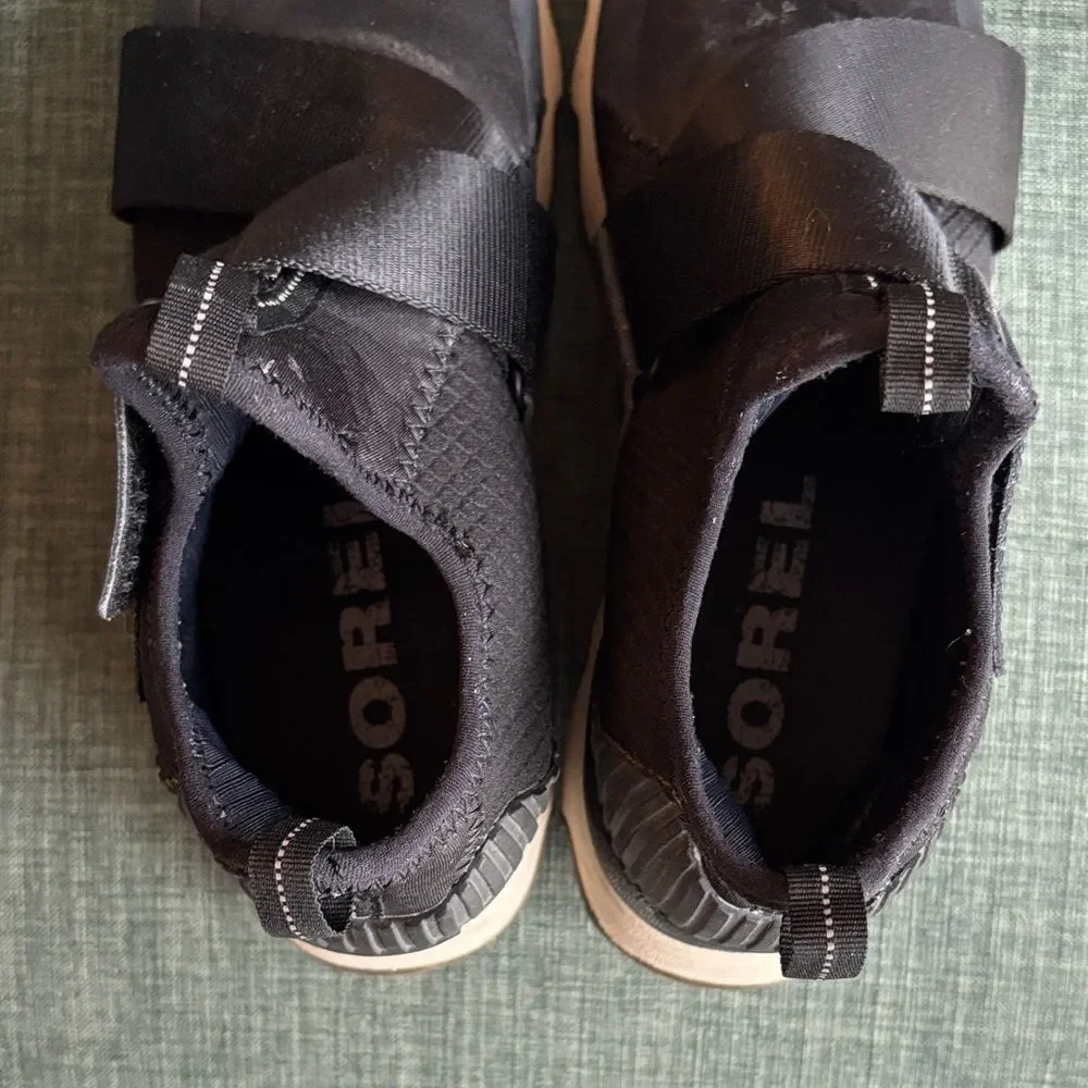 Sorel Womens Kinetic black sneaker shoe slip on comfortable size 8.5 GUC walking